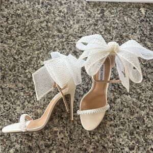 Steve Madden White Heels with Bow Accent